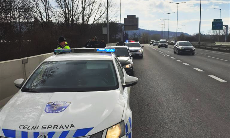 Zásah celníků na dálnici D10